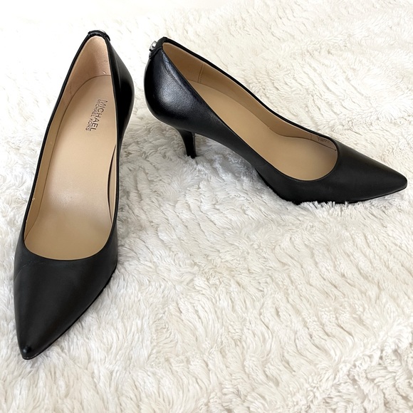Michael Kors Black Leather Pointed Toe Pumps (size 7.5) - Picture 1 of 7
